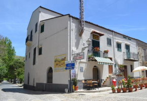 Отель Albergo Ristorante Pizzeria Del Viale  Palazzo Adriano